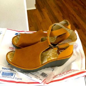 Fly London shoes size 39. Price 70.00 NWOB